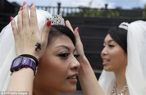 Lesbian Couple Celebrate Taiwan S First Buddhist Same Sex