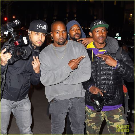 Photo Kanye West Gets Friendly With Paparazzi On Nyc Night Out 12