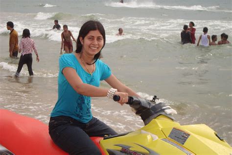 world arabian girls photos dubai water bike drive the tiny