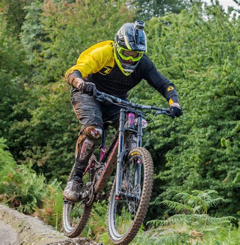 learn   gear needed  ride downhill mountain bike trails