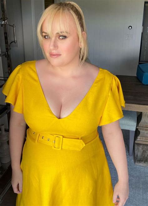 rebel wilson  radiant  yellow   continues  year  health weight loss journey