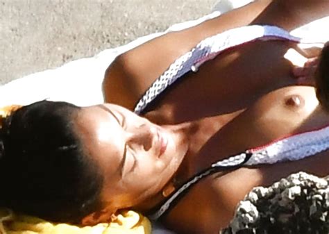 nicole scherzinger showing boobs ans nips in capri july 2017 13