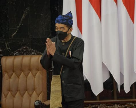 hadiri sidang tahunan mpr ri presiden jokowi kenakan pakaian adat suku baduy