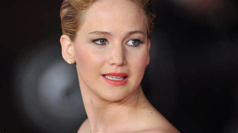 jennifer lawrence apologises for butt scratching on sacred rocks