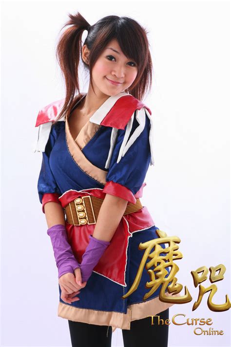 the curse online cosplay girl nongkrong lagi di serba edan