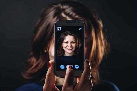 Girl Taking Selfie Splitshire