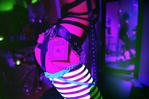 Underground Strip Club Run By Dancers Operates Out Of