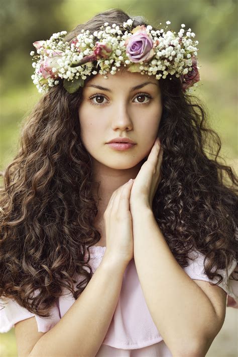 guusje de wit atguusjeofficial curls crown jewelry photoshoot fashion moda photo shoot