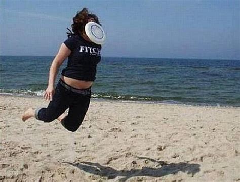 20 of the most awkward beach moments ever captured