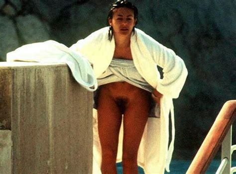 Elizabeth Hurley Nude Pics Porn And Topless Sex Scenes [2022]