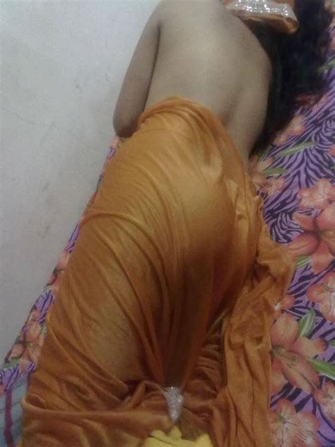 hot aunties bra in saree shows naked back saree removing pics