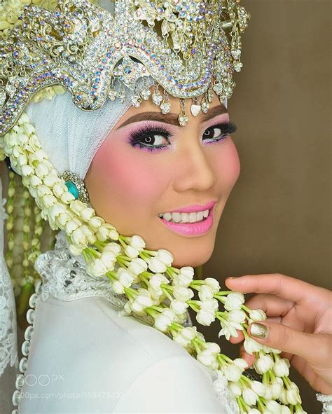 Indonesia Brides By Nazidstyawan Wedding Bride Crown Jewelry