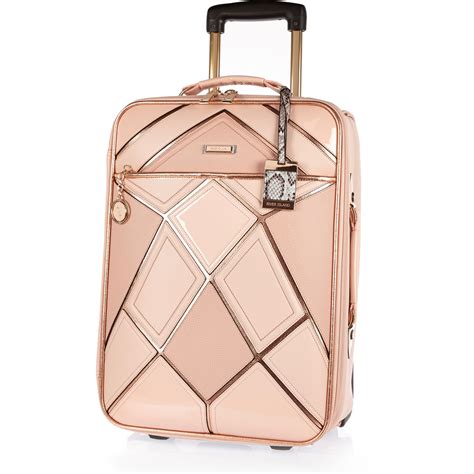 Weekender And Travel Bags For Women That Are Stylish 30 Weekender Bags