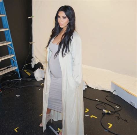 kim kardashian has posted a nude pregnant selfie