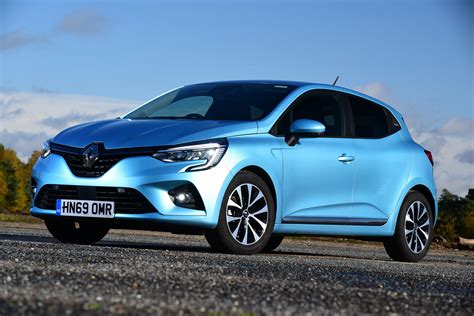 renault offers  year warranty    cars auto express