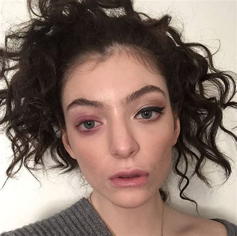 Instagram Is Freaking Out About What S Wrong With Lorde S Eye