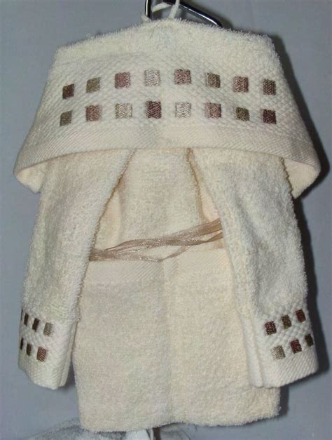 badjasje  gemaakt van  gastendoekje en  washand handdoeken theedoeken creatief