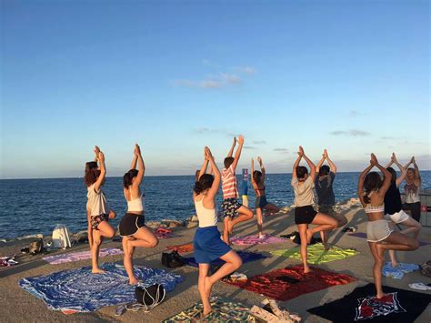 choose   yoga retreat  costa rica perfect sunset