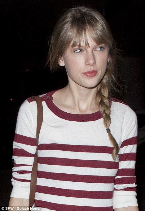 Taylor Swift Shows Off Her Natural Beauty As She Goes Make Up Free And