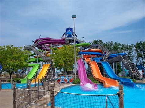 awesome water parks  ohio    stay cool  summer