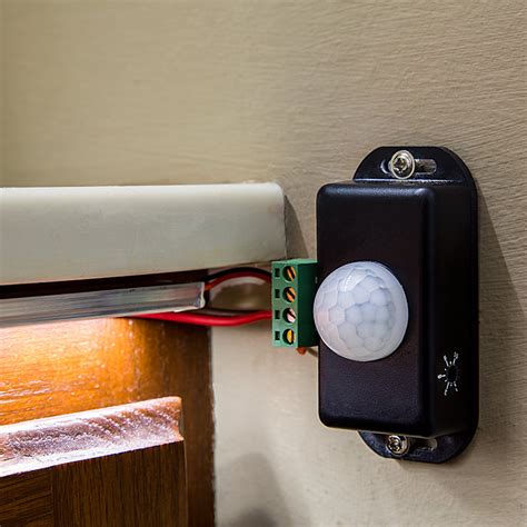 mini pir motion sensor switch  built  timer   vdc  amps super bright leds