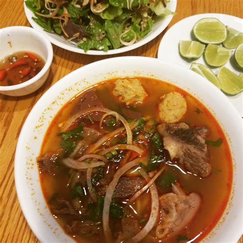 How To Make Bun Bo Hue Vietnamese Spicy Beef Soup 8 Bits Of Food