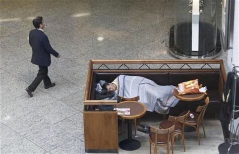 people can sleep anywhere 40 pics