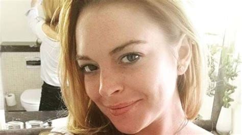 Lindsay Lohan Is At It Again With The Weird Tweets Invites Beyonce To