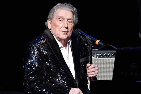 jerry lee lewis suffers stroke expected  recover