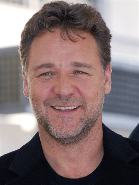 celebrity height russell crowe profile bio  pictures