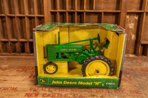 vintage die cast john deere model h tractor ertl green yellow toy tractor