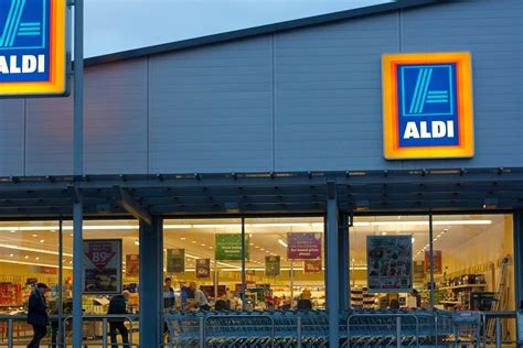 aldi   full organic bans pesticides  rivals  foods  healthiest grocery store
