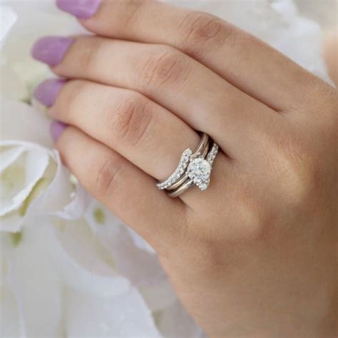 How To Find The Best Diamond Engagement Rings For Your Love By