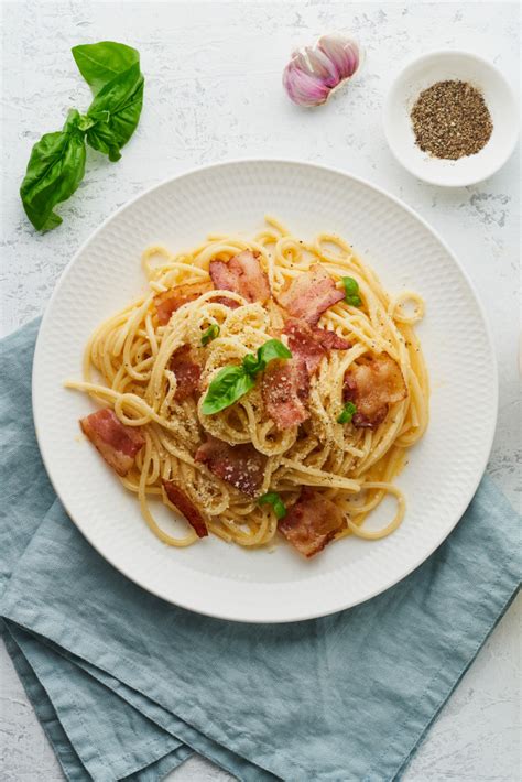 premium photo carbonara pasta spaghetti with pancetta egg parmesan