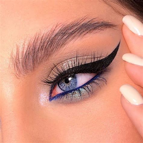 ways    blue eyeliner  enhance  eyes   fullest