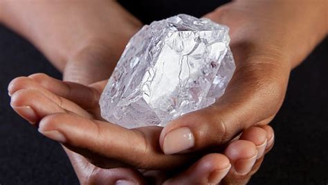 worlds largest uncut diamond fails  sell  sothebys auction abc news