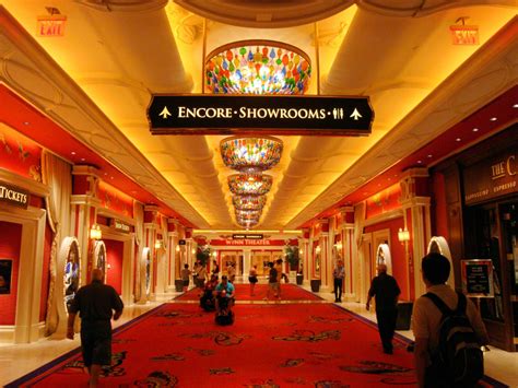 luxurious casinos  resorts   world