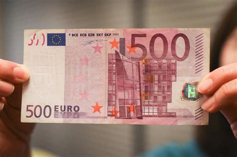 galerie  eur prestanou vydavat bin ladinova bankovka mizi  obehu  kvuli zlocincum