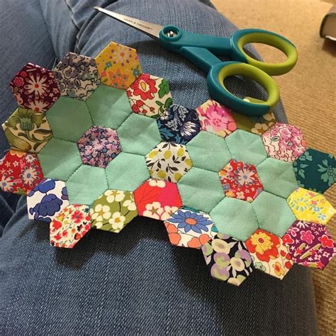 pin  wanda  crafts hexagon patchwork english paper piecing