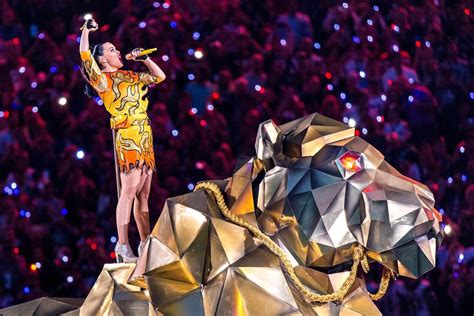 Super Bowl Xlix Katy Perry Makes Crowd Roar With Spectacular Half Time