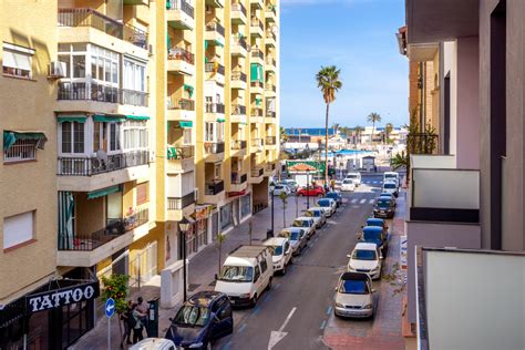central wifi fuengirola apartment perfect location flats  rent  fuengirola andalucia spain