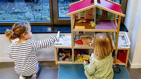 grote crisis  kinderopvang houdt aan door personeelstekort hart van nederland