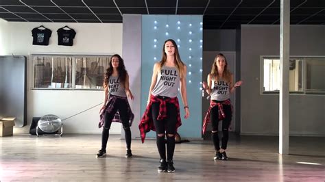 رقص بنات على اغنيه شاكيرا ناااار😍😍 Youtube