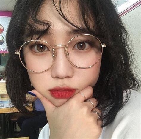 Pin By Spidey ツ On — ᴄʜɪᴄᴀs Girls With Glasses Ulzzang Girl Girl Korea