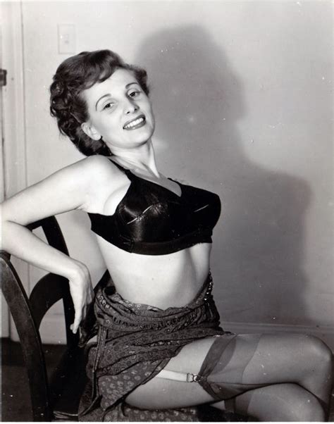 30 Cool Pics That Capture Naughty Ladies Of The 1950s Vintage News Daily
