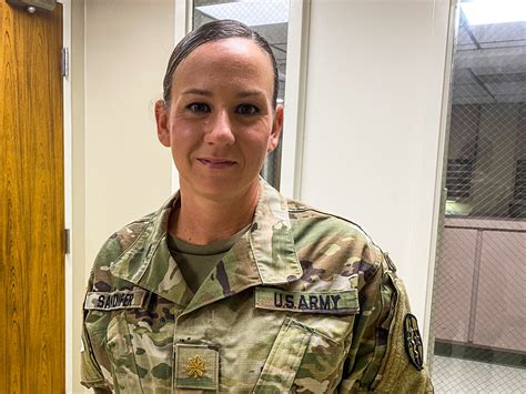 army reserve dietitian  florida serves  front lines  federal