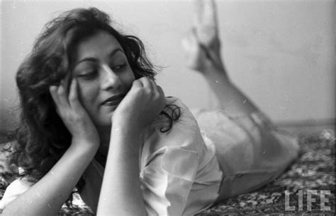 hindi movie actress madhubala in her room photographed by james burke in 1951 old indian photos