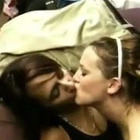 dziewczyny całują dziewczyny xhamster