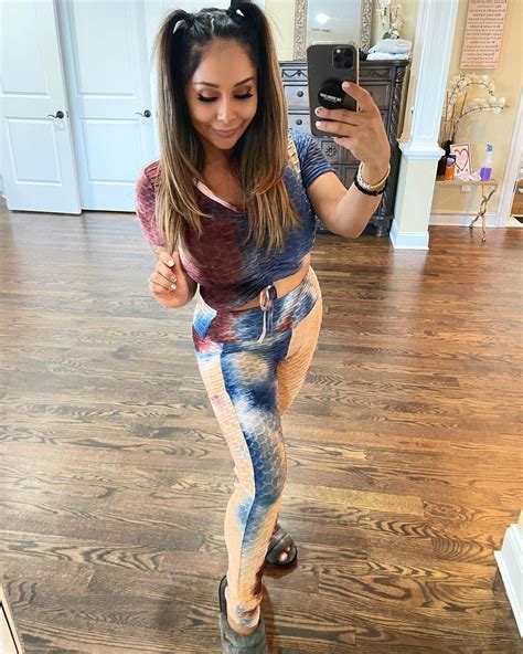 jersey shore s nicole ‘snooki polizzi shows off her tiny figure in