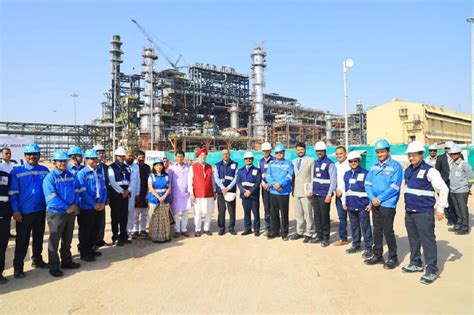 rajasthan refinery project  barmer reaches   cent progress union minister puri terms